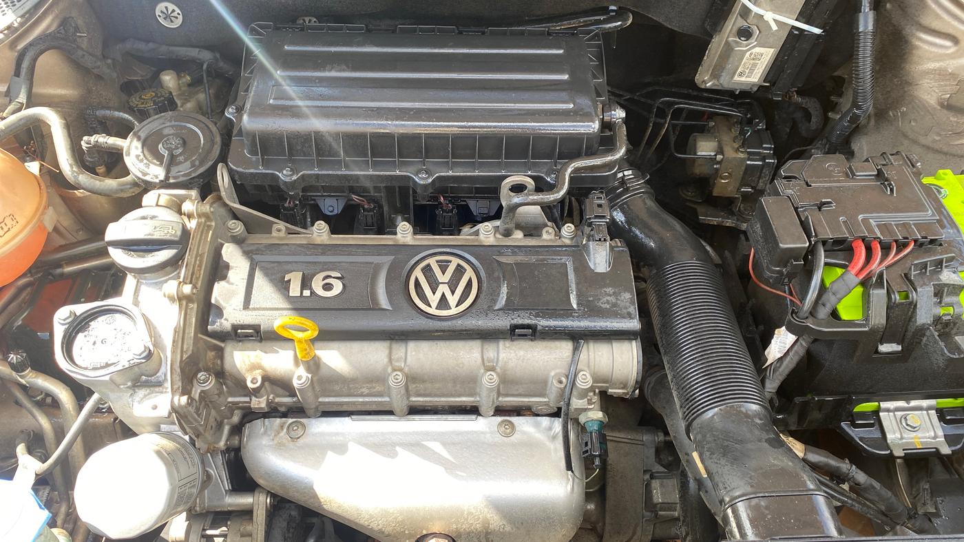2017 Volkswagen Vento HIGHLINE 1.6 MPI, Petrol, Manual, 93,886 km, Engine View
