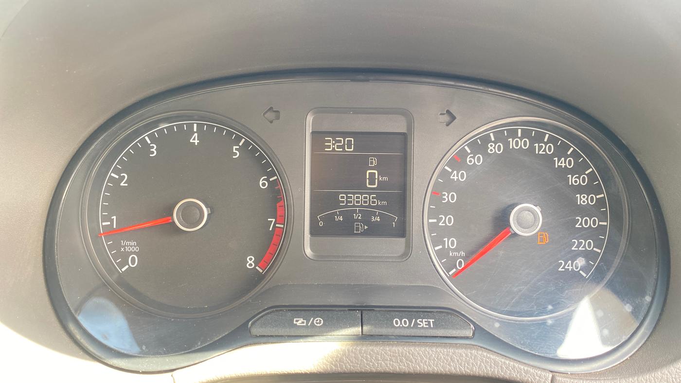 2017 Volkswagen Vento HIGHLINE 1.6 MPI, Petrol, Manual, 93,886 km, Odometer Image