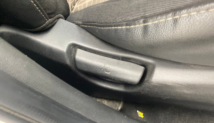 2013 Hyundai Grand i10 SPORTZ AT 1.2 KAPPA VTVT, Petrol, Automatic, 1,02,760 km, Driver Side Adjustment Panel