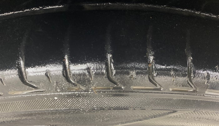 2013 Hyundai Grand i10 SPORTZ AT 1.2 KAPPA VTVT, Petrol, Automatic, 1,02,760 km, Right Front Tyre Tread