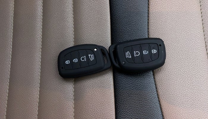 2017 Hyundai Creta SX PLUS AT 1.6 PETROL, Petrol, Automatic, 73,507 km, Key Close Up