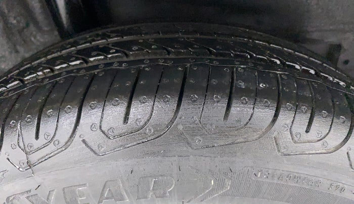 2015 Honda Jazz 1.2L I-VTEC V AT, Petrol, Automatic, 60,894 km, Right Rear Tyre Tread