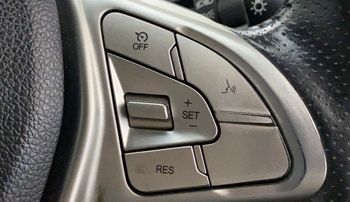 2019 Mahindra XUV300 W8 (O) 1.2 PETROL, Petrol, Manual, 50,713 km, Adaptive Cruise Control