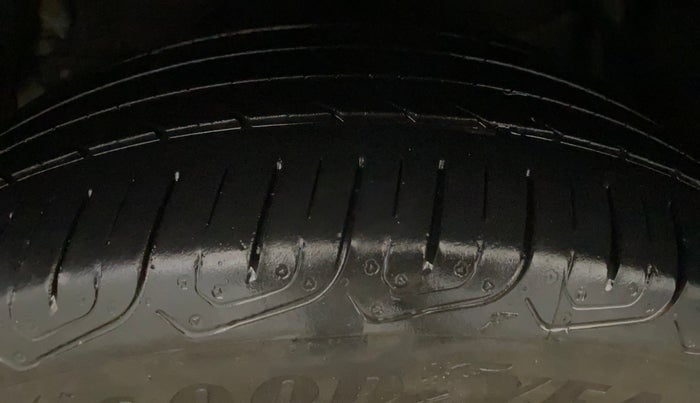 2019 Mahindra XUV300 W8 (O) 1.2 PETROL, Petrol, Manual, 50,713 km, Left Front Tyre Tread