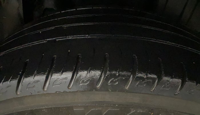 2019 Mahindra XUV300 W8 (O) 1.2 PETROL, Petrol, Manual, 50,713 km, Left Rear Tyre Tread