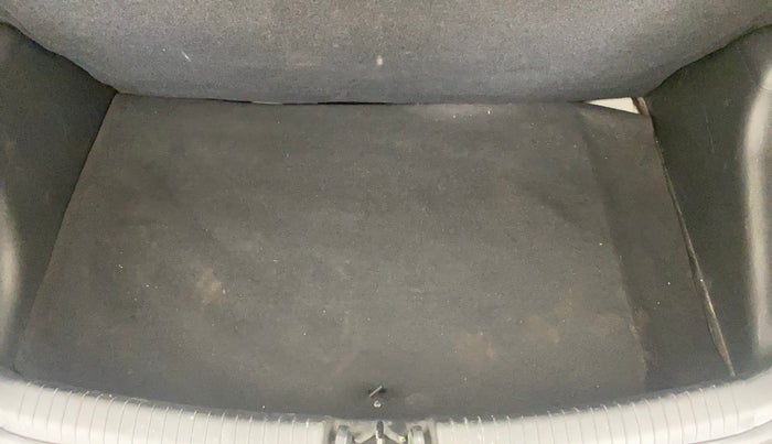 2016 Hyundai Grand i10 SPORTZ 1.2 KAPPA VTVT, Petrol, Manual, 73,649 km, Boot Inside