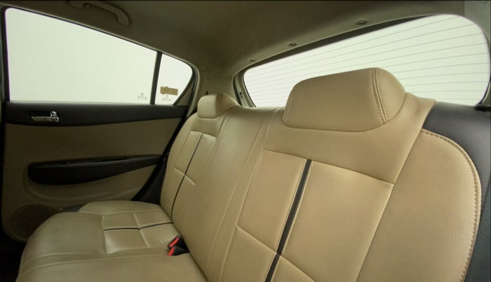 2011 Hyundai i20 MAGNA (O) 1.2, Petrol, Manual, 33,644 km, Right Side Rear Door Cabin