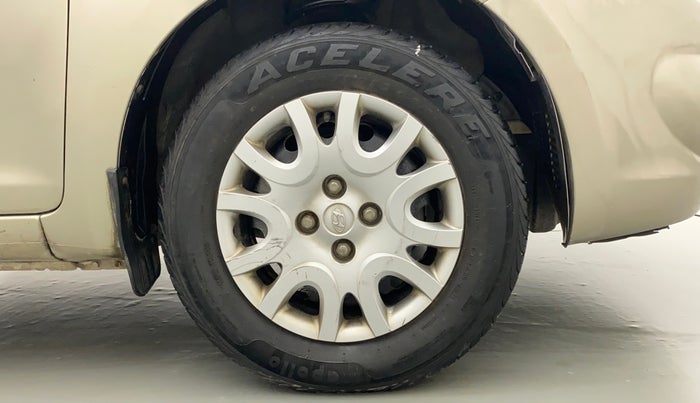 2011 Hyundai i20 MAGNA (O) 1.2, Petrol, Manual, 33,644 km, Right Front Wheel
