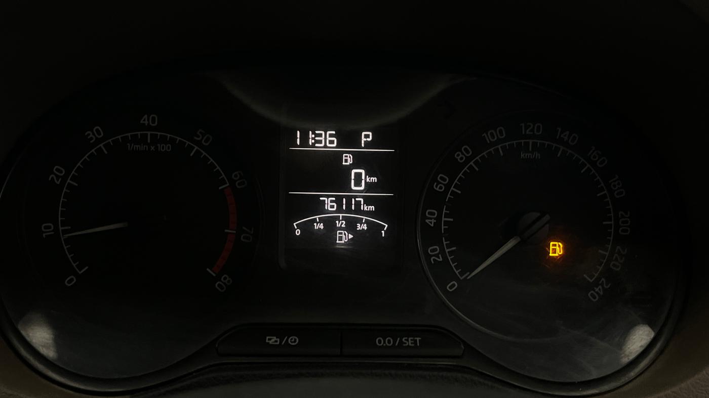 2014 Skoda Rapid AMBITION 1.6 MPI AT, Petrol, Automatic, 76,098 km, Odometer Image