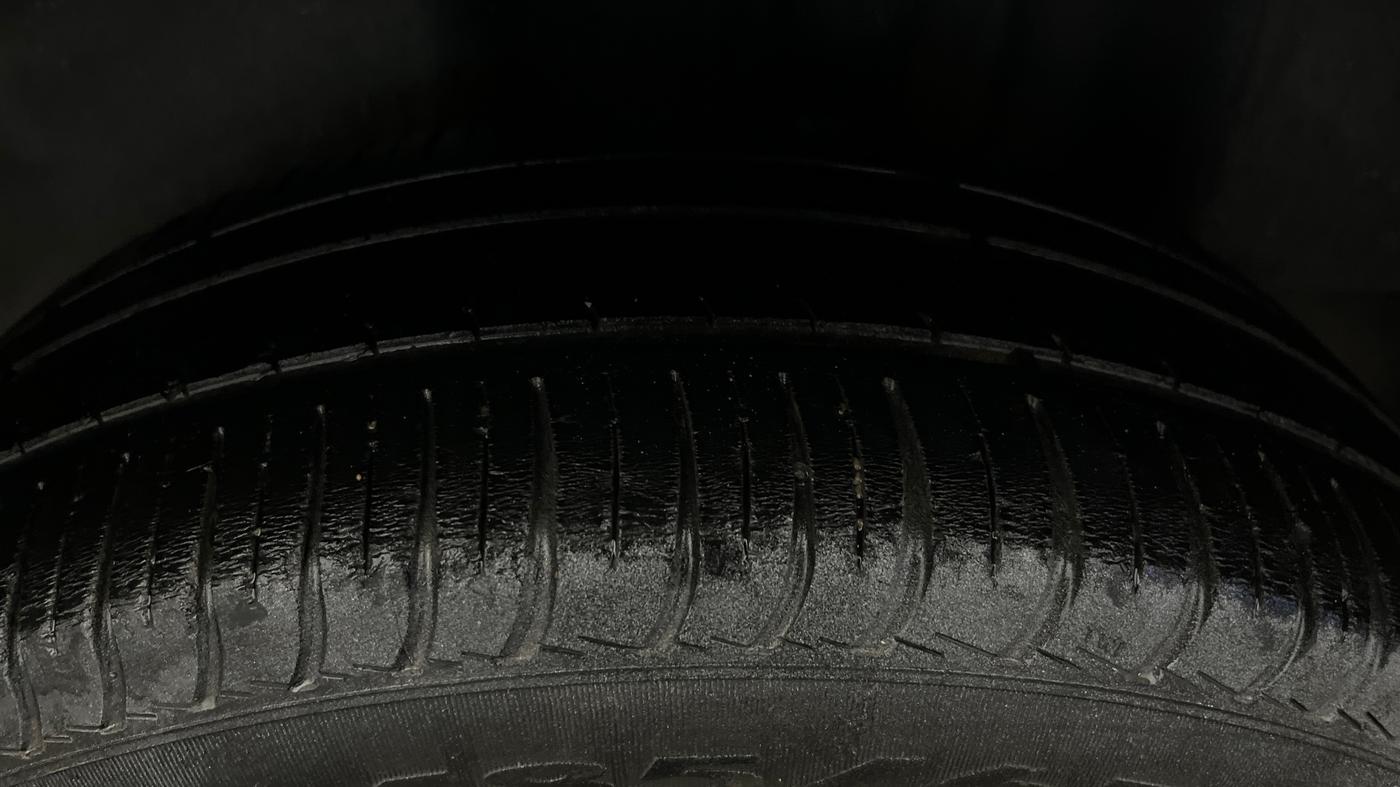 2014 Skoda Rapid AMBITION 1.6 MPI AT, Petrol, Automatic, 76,098 km, Left Rear Tyre Tread