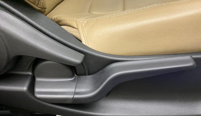 2022 Honda Amaze 1.2L I-VTEC VX, Petrol, Manual, 46,129 km, Driver Side Adjustment Panel
