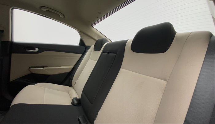 2017 Hyundai Verna 1.6 CRDI SX + AT, Diesel, Automatic, 62,303 km, Right Side Rear Door Cabin