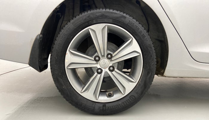 2017 Hyundai Verna 1.6 CRDI SX + AT, Diesel, Automatic, 62,303 km, Right Rear Wheel