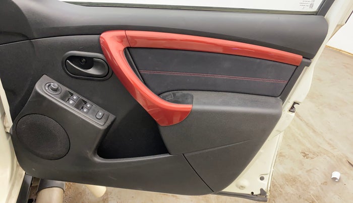 2018 Renault Duster RXS CVT, Petrol, Automatic, 30,921 km, Driver Side Door Panels Control