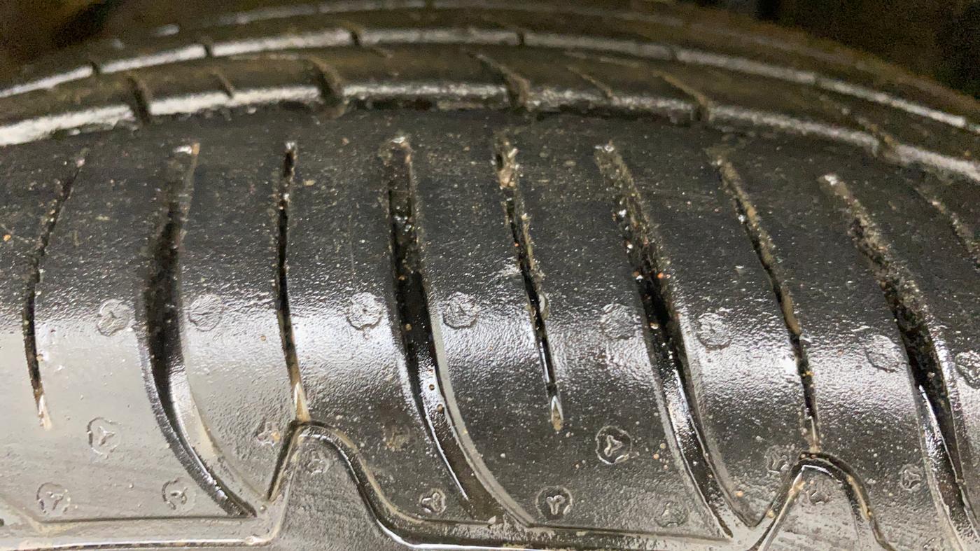 2018 Renault Duster RXS CVT, Petrol, Automatic, 30,921 km, Left Front Tyre Tread