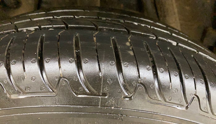 2018 Renault Duster RXS CVT, Petrol, Automatic, 30,921 km, Right Rear Tyre Tread