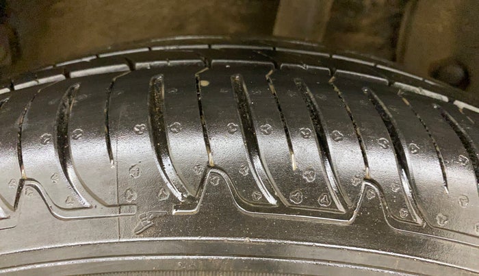 2018 Renault Duster RXS CVT, Petrol, Automatic, 30,921 km, Left Rear Tyre Tread