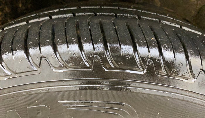 2018 Renault Duster RXS CVT, Petrol, Automatic, 30,921 km, Right Front Tyre Tread