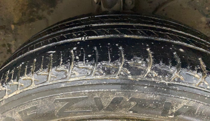 2017 Maruti Baleno DELTA PETROL 1.2, Petrol, Manual, 64,565 km, Right Front Tyre Tread