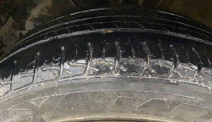 2017 Maruti Baleno DELTA PETROL 1.2, Petrol, Manual, 64,565 km, Left Front Tyre Tread