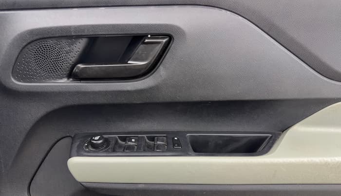 2023 Tata PUNCH ADVENTURE MT, Petrol, Manual, 78,363 km, Driver Side Door Panels Control