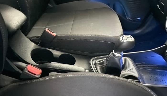 2022 Hyundai NEW I20 ASTA (O) 1.2 MT, Petrol, Manual, 16,688 km, Gear Lever