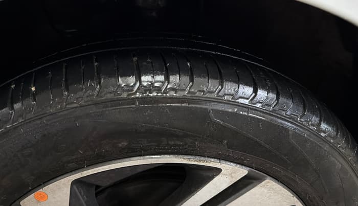 2022 Hyundai NEW I20 ASTA (O) 1.2 MT, Petrol, Manual, 16,688 km, Left Front Tyre Tread
