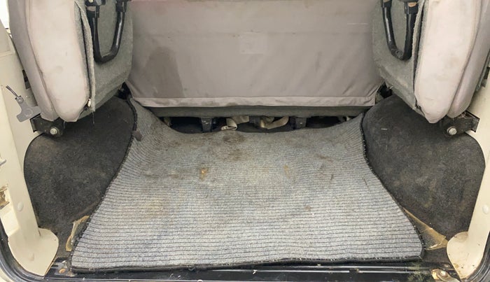 2015 Mahindra Scorpio S6 PLUS, Diesel, Manual, 79,402 km, Boot Inside