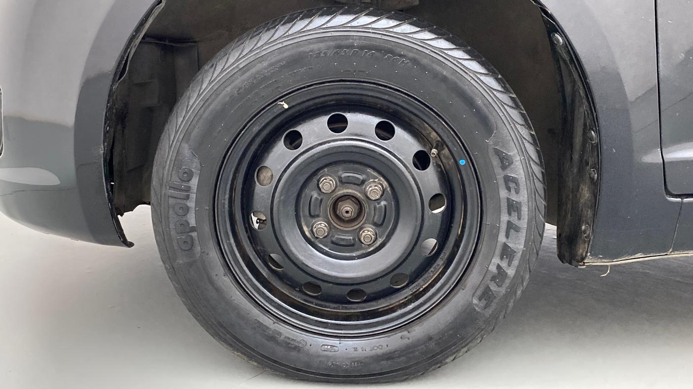 2010 Maruti Swift VXI, Petrol, Manual, 82,669 km, Left Front Wheel