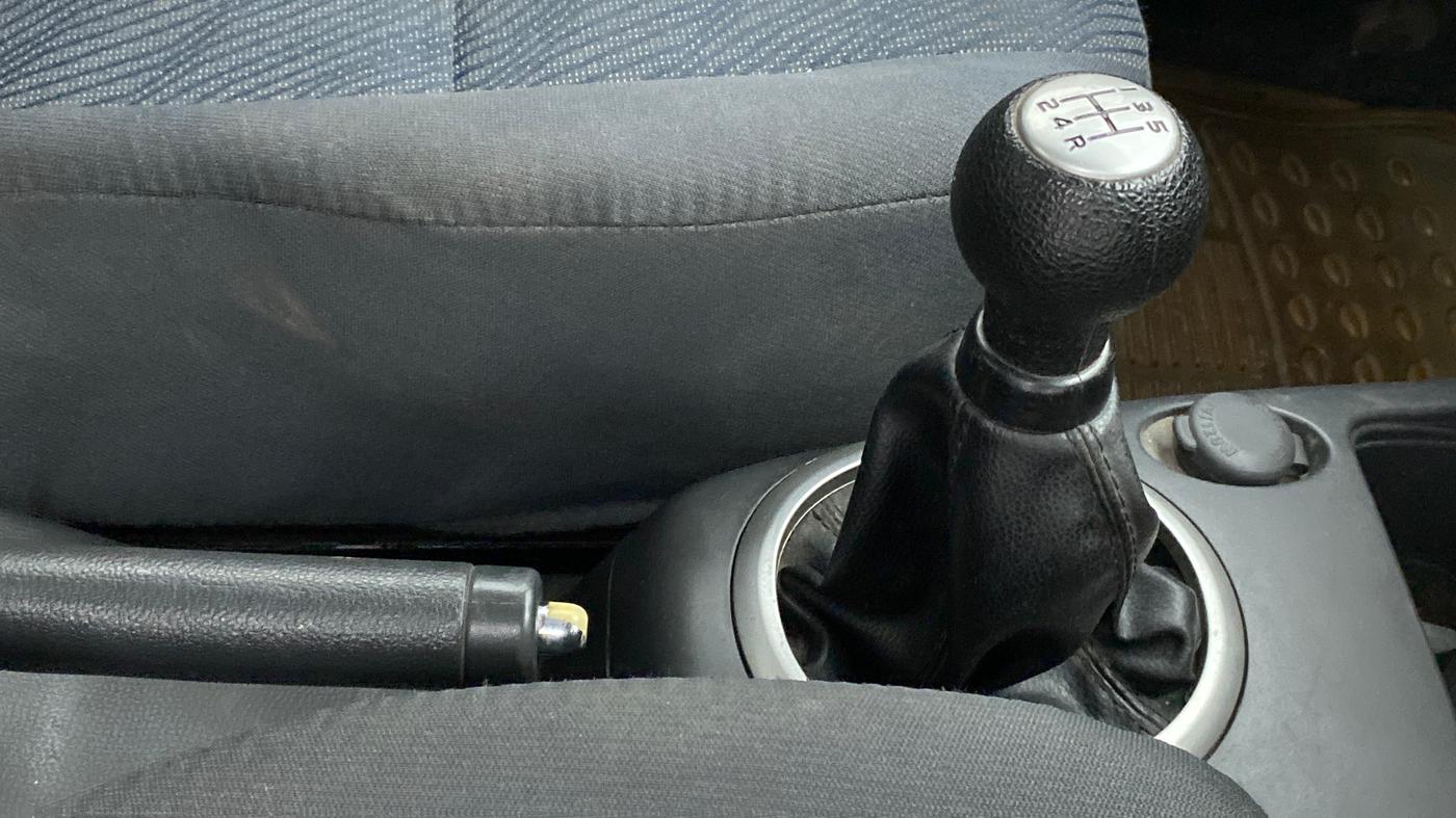 2010 Maruti Swift VXI, Petrol, Manual, 82,669 km, Gear Lever