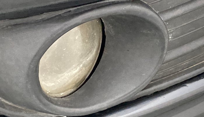 2010 Maruti Swift VXI, Petrol, Manual, 82,669 km, Right fog light - Not working
