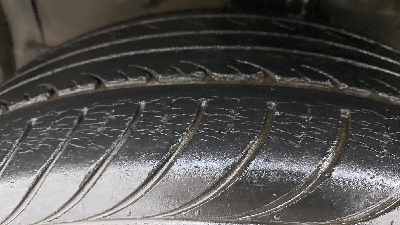 2010 Maruti Swift VXI, Petrol, Manual, 82,669 km, Left Rear Tyre Tread