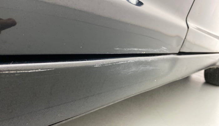 2010 Maruti Swift VXI, Petrol, Manual, 82,669 km, Right running board - Slightly dented