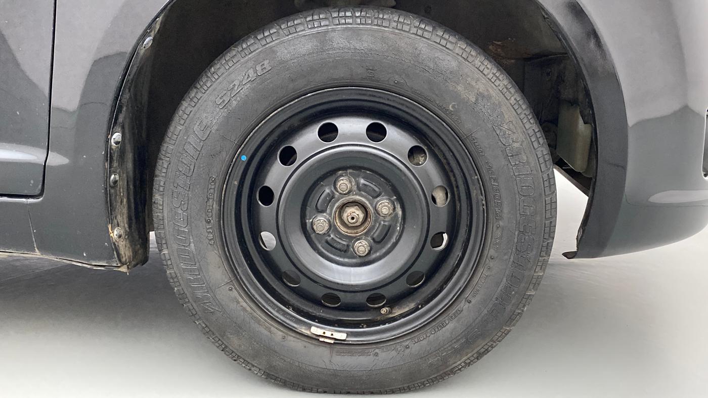 2010 Maruti Swift VXI, Petrol, Manual, 82,669 km, Right Front Wheel