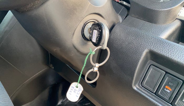 2017 Maruti Swift VXI, Petrol, Manual, 67,233 km, Keyless Start/ Stop Button