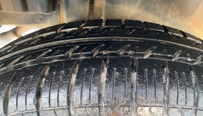 2017 Maruti Swift VXI, Petrol, Manual, 67,233 km, Right Rear Tyre Tread