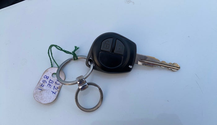 2017 Maruti Swift VXI, Petrol, Manual, 67,233 km, Key Close Up