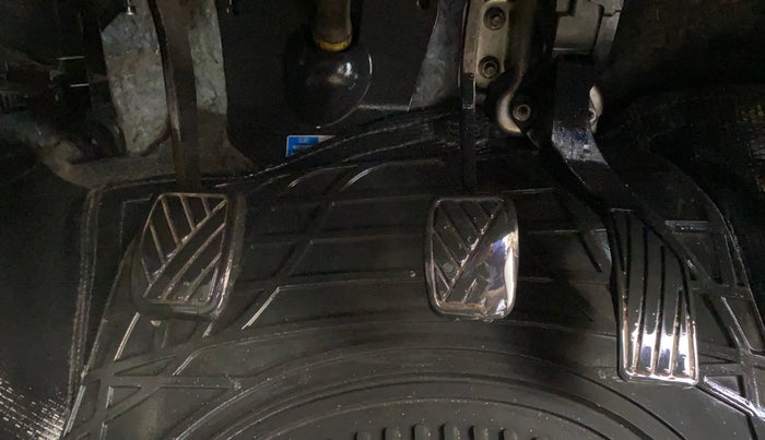 2017 Maruti Swift VXI, Petrol, Manual, 67,233 km, Pedals