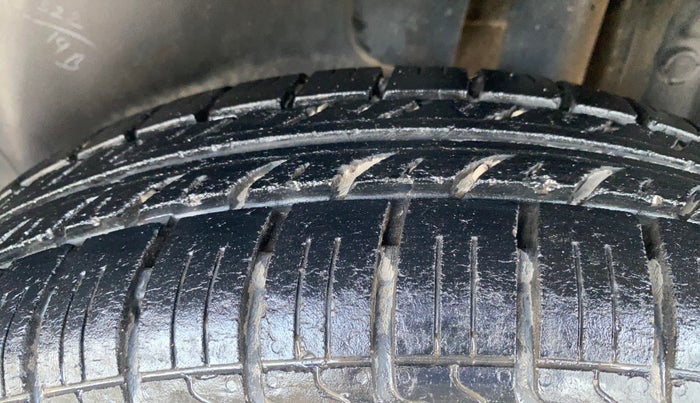 2017 Maruti Swift VXI, Petrol, Manual, 67,233 km, Left Rear Tyre Tread