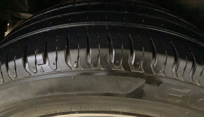 2020 Maruti Swift VXI AMT, Petrol, Automatic, 84,022 km, Right Rear Tyre Tread