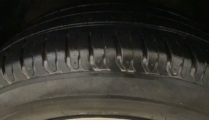 2020 Maruti Swift VXI AMT, Petrol, Automatic, 84,022 km, Left Front Tyre Tread