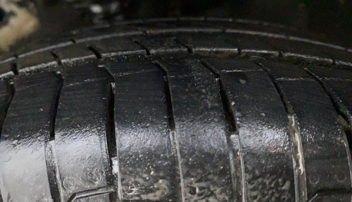 2012 Maruti Wagon R 1.0 LXI, Petrol, Manual, 98,453 km, Left Front Tyre Tread
