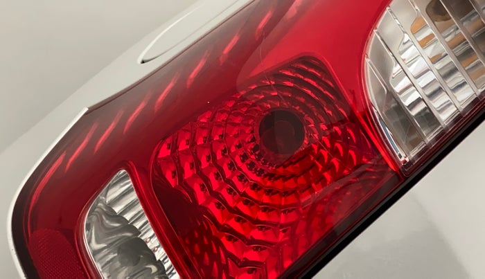 2012 Maruti Wagon R 1.0 LXI, Petrol, Manual, 98,453 km, Left tail light - Minor scratches