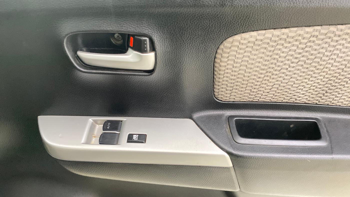 2016 Maruti Wagon R 1.0 LXI, Petrol, Manual, 14,800 km, Driver Side Door Panels Control