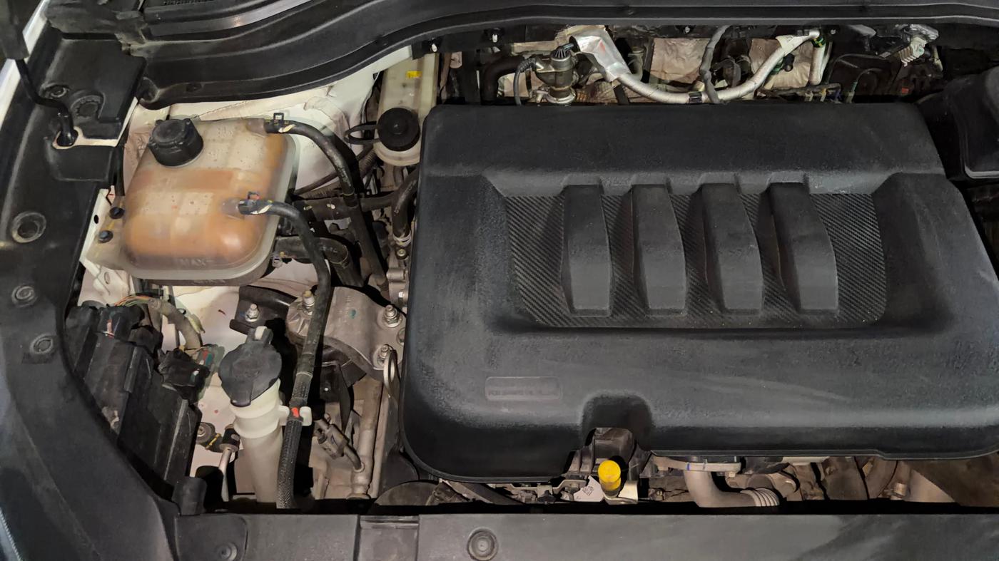 2023 Mahindra XUV700 AX 5 D AT 7 STR, Diesel, Automatic, 98,755 km, Engine View - Right