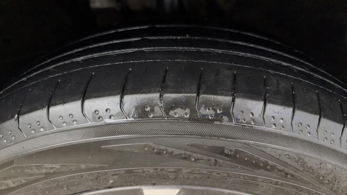 2023 Mahindra XUV700 AX 5 D AT 7 STR, Diesel, Automatic, 98,755 km, Right Front Tyre Tread