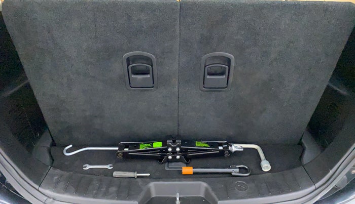 2018 Mahindra XUV500 W11 AT, Diesel, Automatic, 64,861 km, Boot Inside