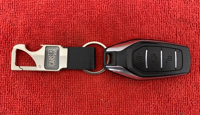2018 Mahindra XUV500 W11 AT, Diesel, Automatic, 64,861 km, Key Close Up