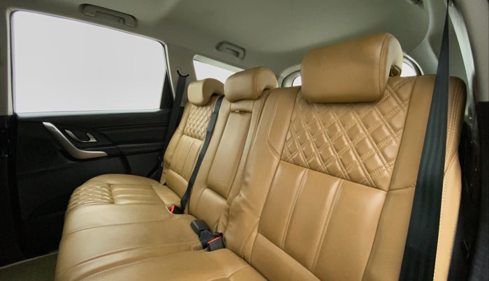 2018 Mahindra XUV500 W11 AT, Diesel, Automatic, 64,861 km, Right Side Rear Door Cabin