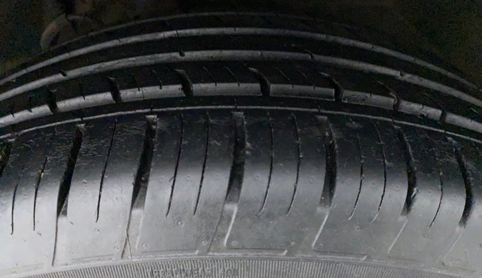 2018 Mahindra XUV500 W11 AT, Diesel, Automatic, 64,861 km, Left Front Tyre Tread